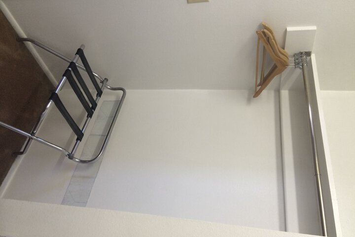 Room 16 of 38