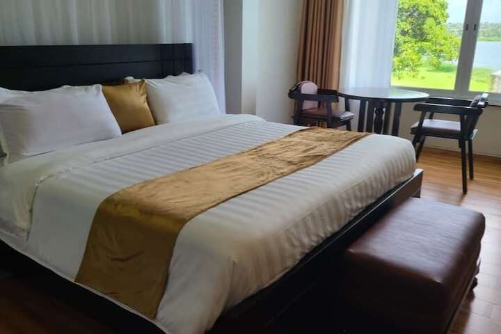 Room 42 of 150