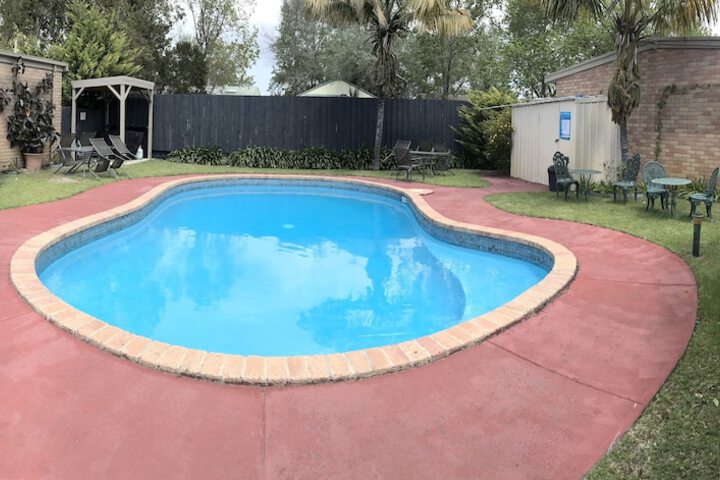 Pool 42 of 52