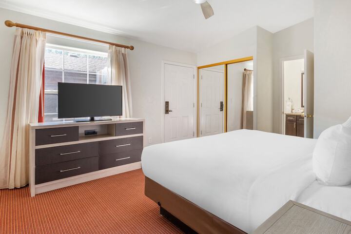 Room 6 of 52