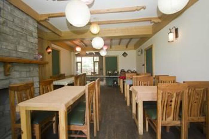Dining 9 of 27
