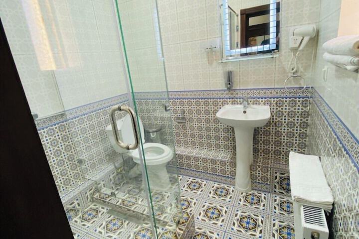 Room 4 of 11