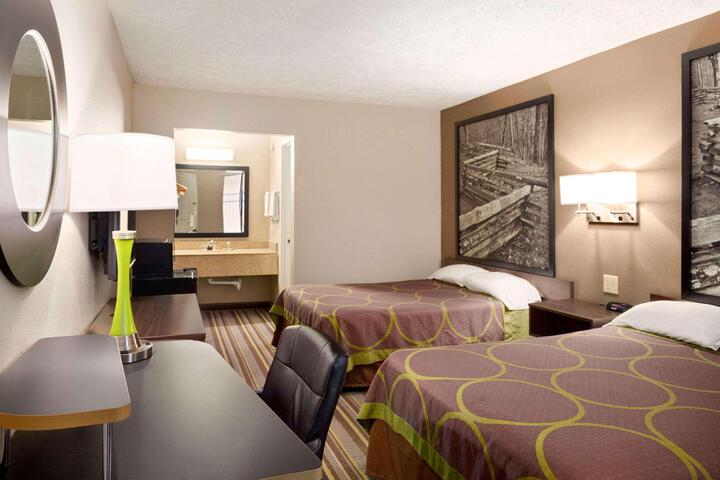 2 Queen Beds (6 of 14)