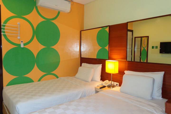 Room 18 of 108