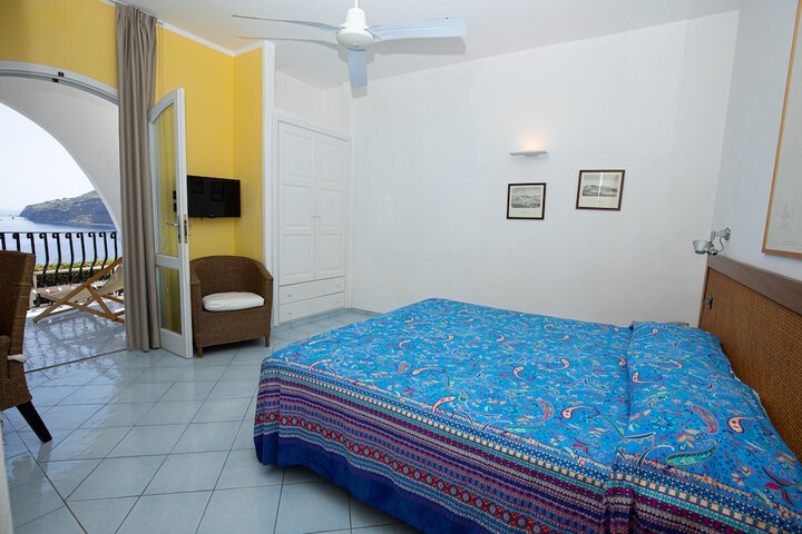 Room 9 of 49
