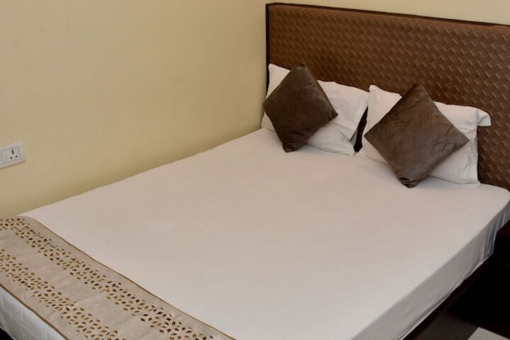 Room 9 of 22