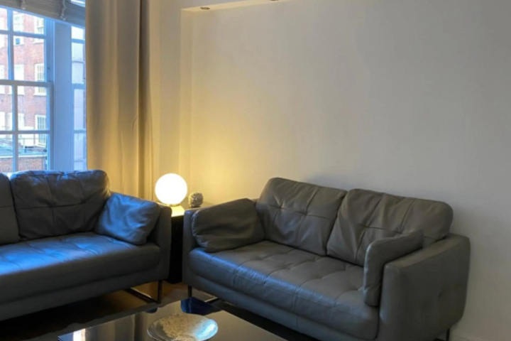 Room 6 of 17
