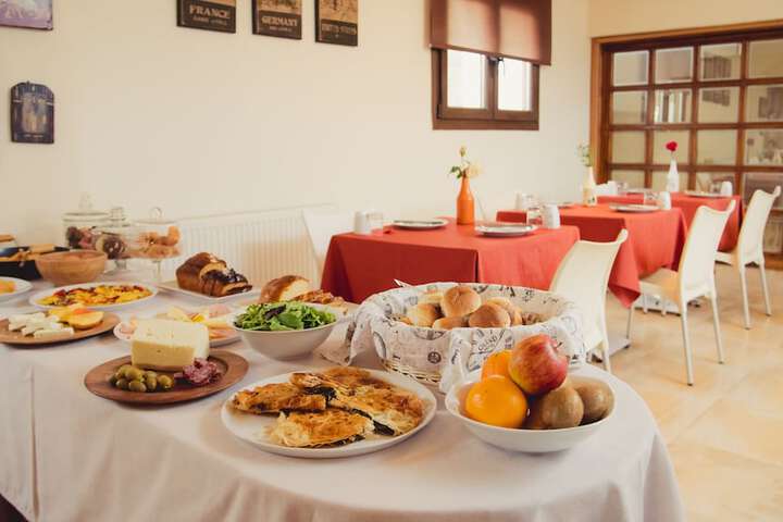 Dining 18 of 22
