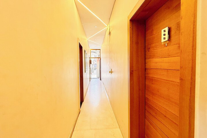 Ballroom/Hall 23 of 25