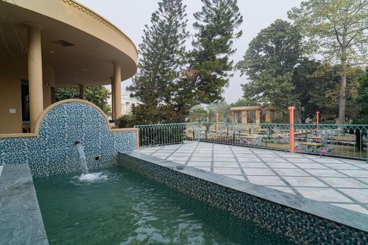 Pool 6 of 18