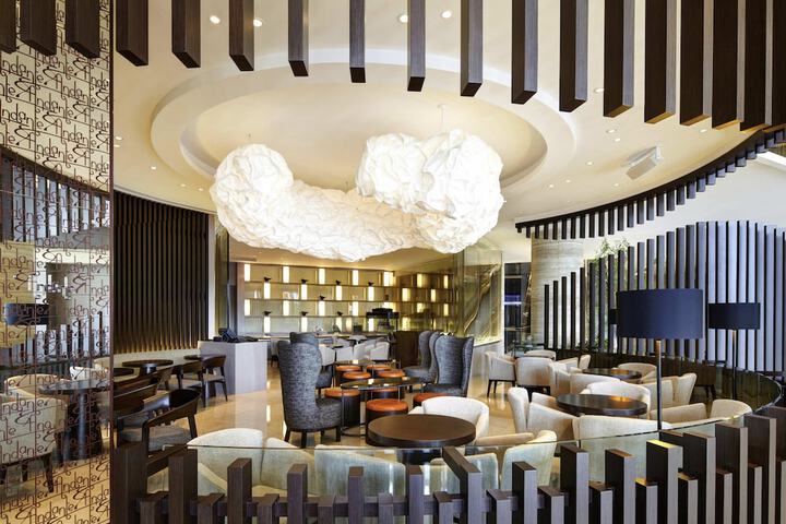 Lounge 50 of 73