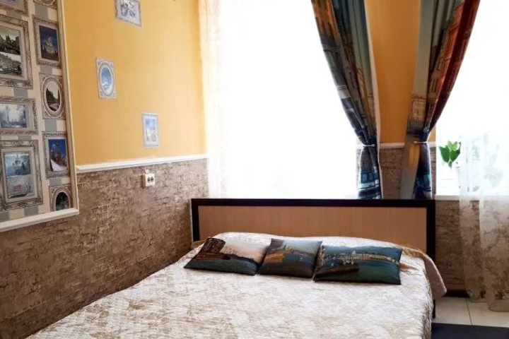 Room 4 of 11