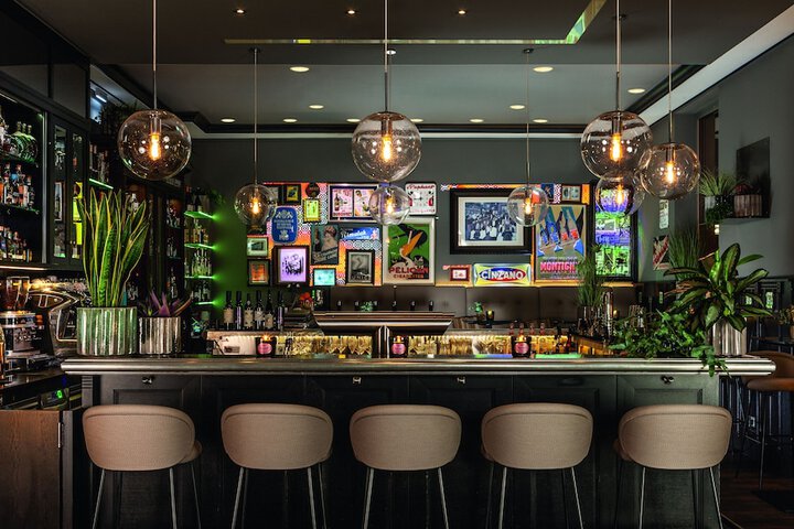 Lounge 116 of 121