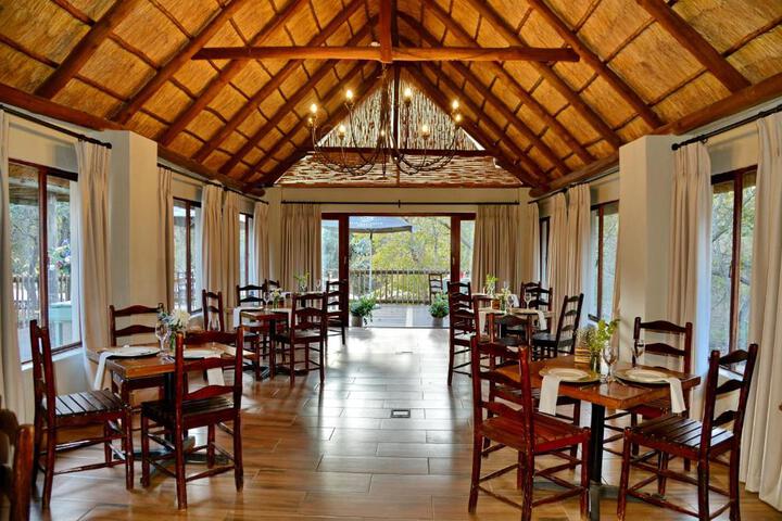 Ballroom/Hall 11 of 23