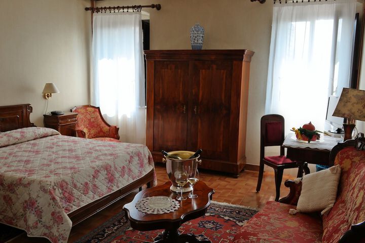 Room 11 of 22