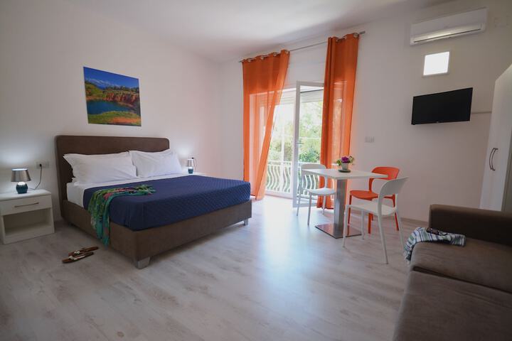 Room 6 of 42