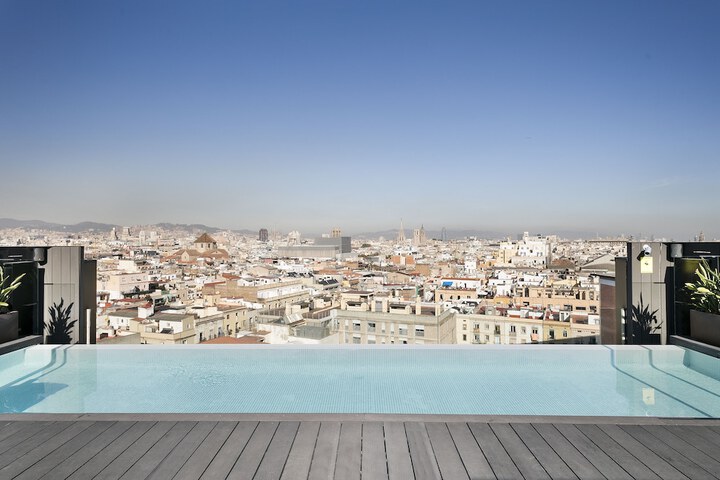 Hotel Pool