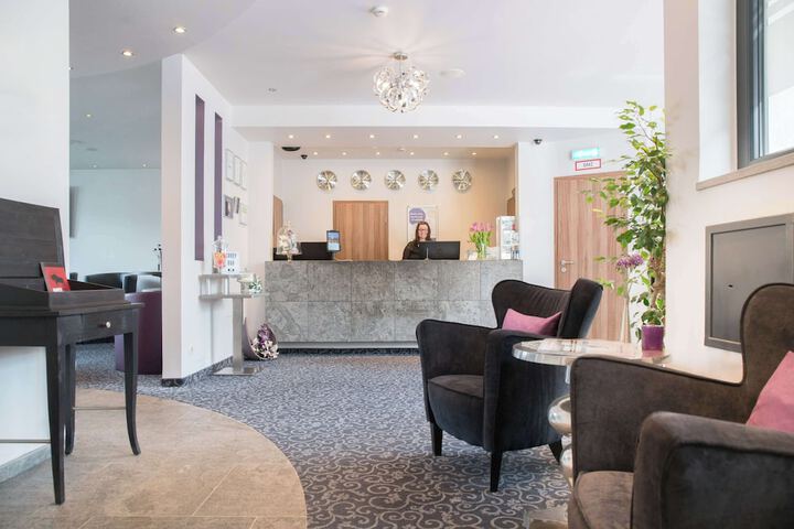 Entrance & Lobby