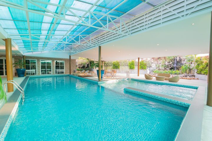 Hotel Pool