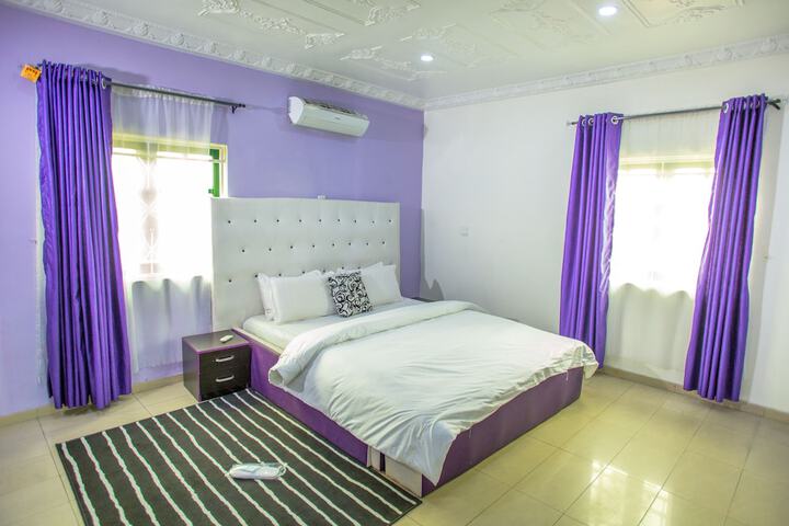 Room 5 of 16