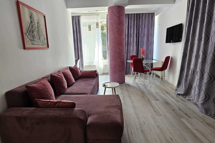 Room 103 of 230