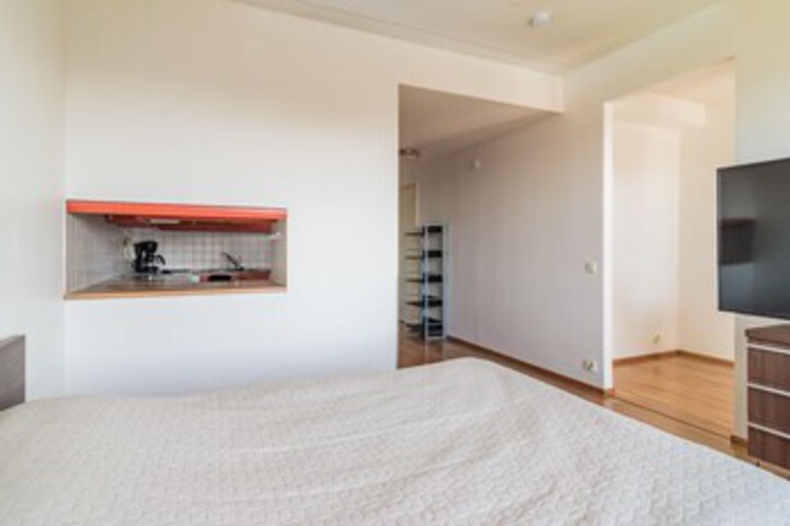 Room 10 of 17