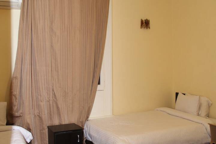 Room 32 of 80