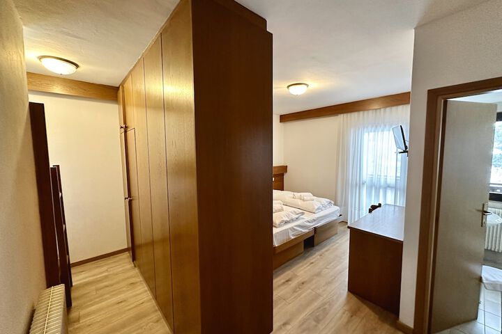 Room 12 of 34