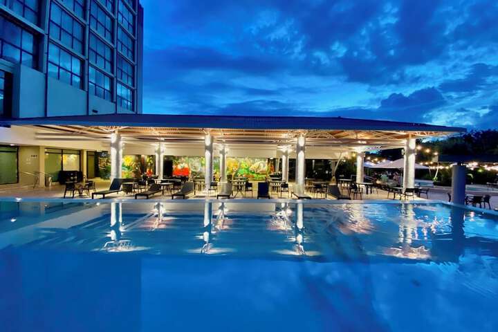 Pool 75 of 230