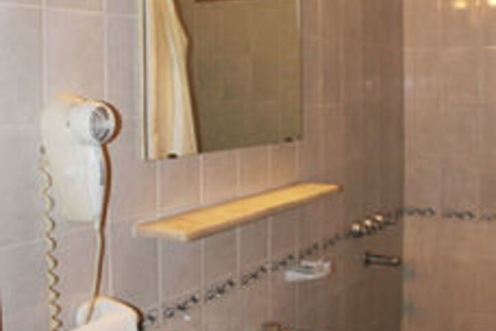Room 2 of 30