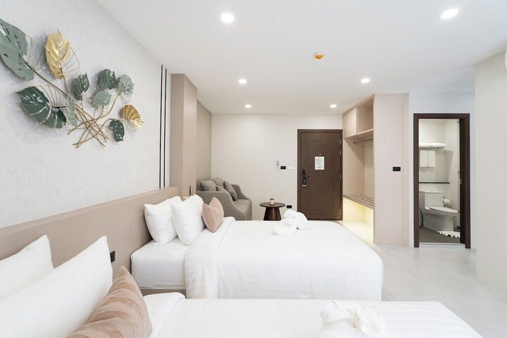 Room 9 of 28