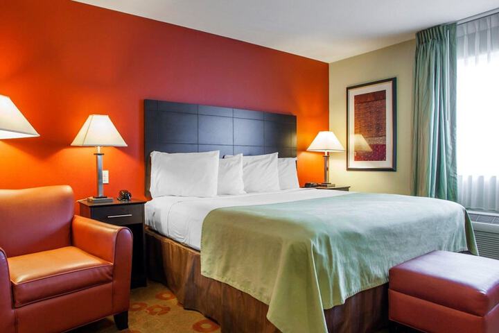 1 King Bed Suite (11 of 27)
