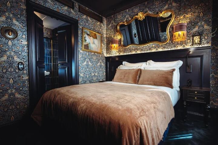Room 13 of 66