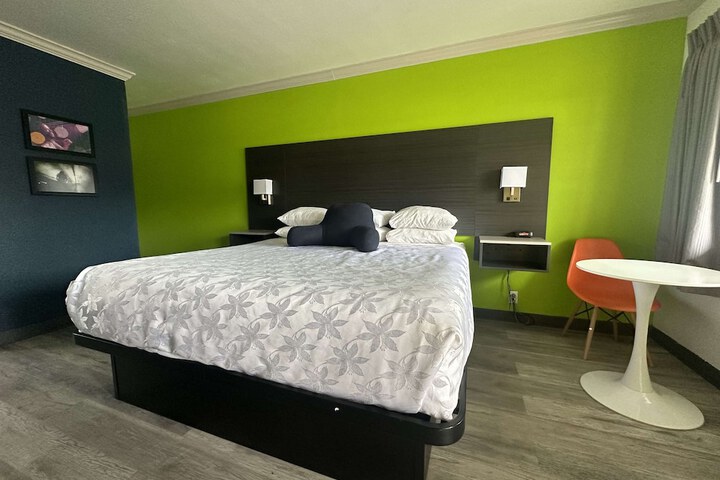 Room 8 of 34