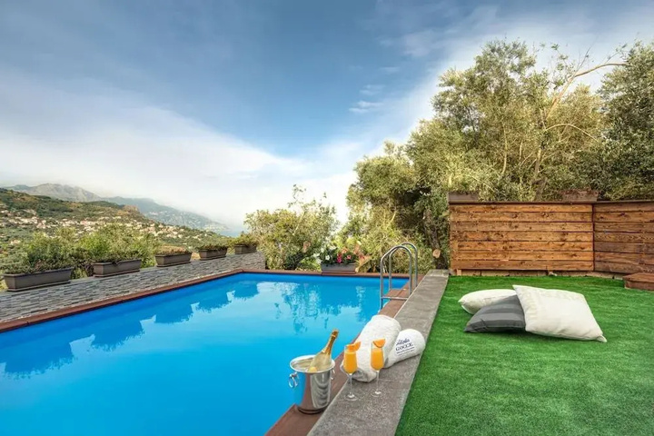 Pool 10 of 13