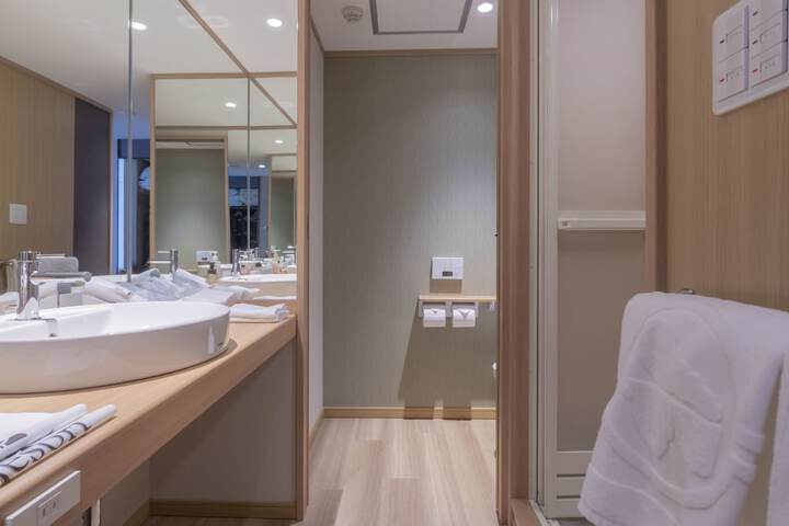 Clean Restrooms
