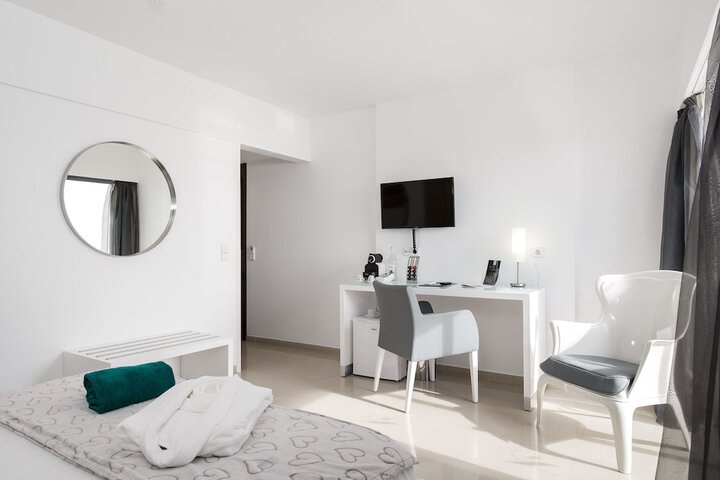 Room 4 of 112