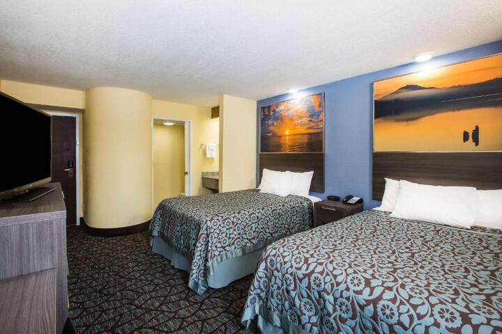 2 Double Beds (3 of 10)