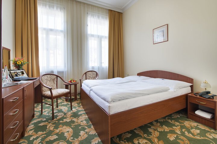 Room 6 of 52