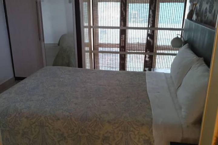 Room 5 of 18