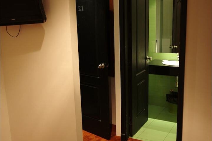 Room 26 of 110