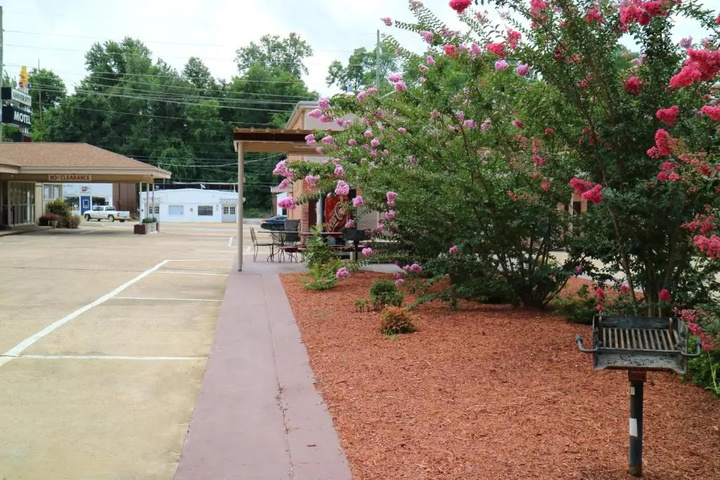 Image of University Motel
