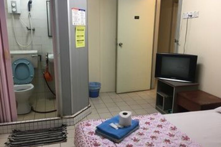 Room 9 of 20