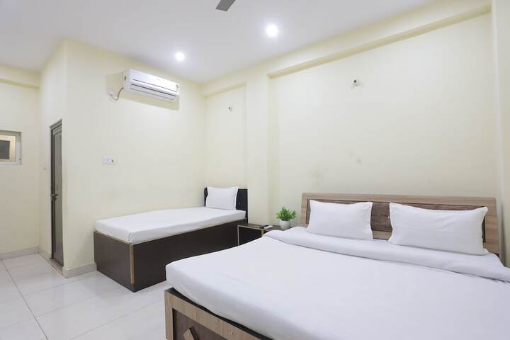 Room 13 of 30