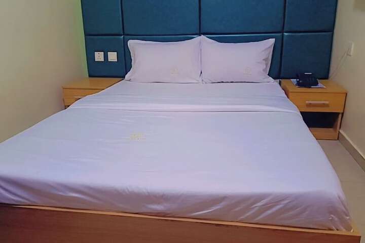 Room 10 of 11