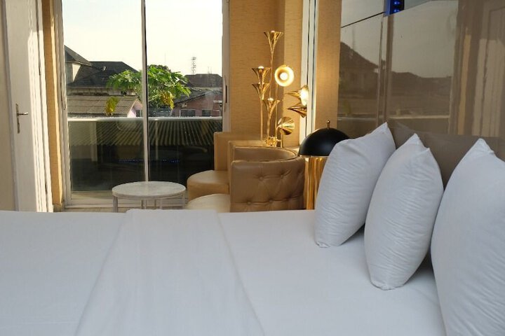 Room 12 of 17