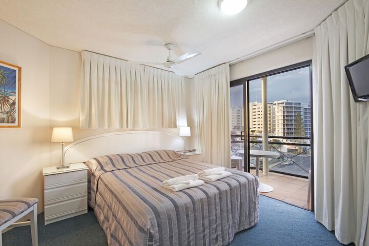 Room 11 of 208