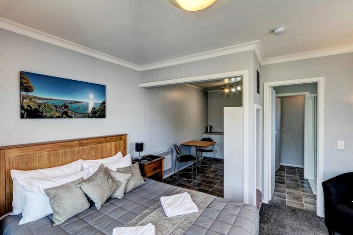 Room 2 of 40