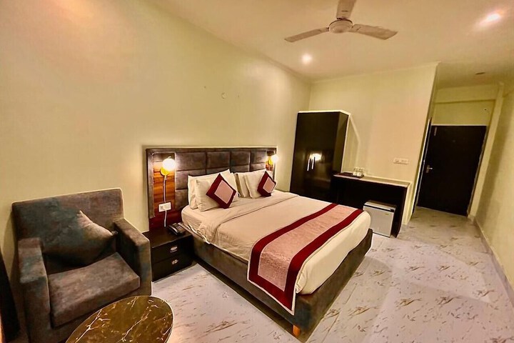Room 10 of 21