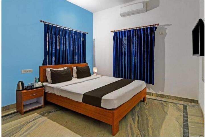 DhamStay Hotel Elite stay Near Baramunda Bus Stand
